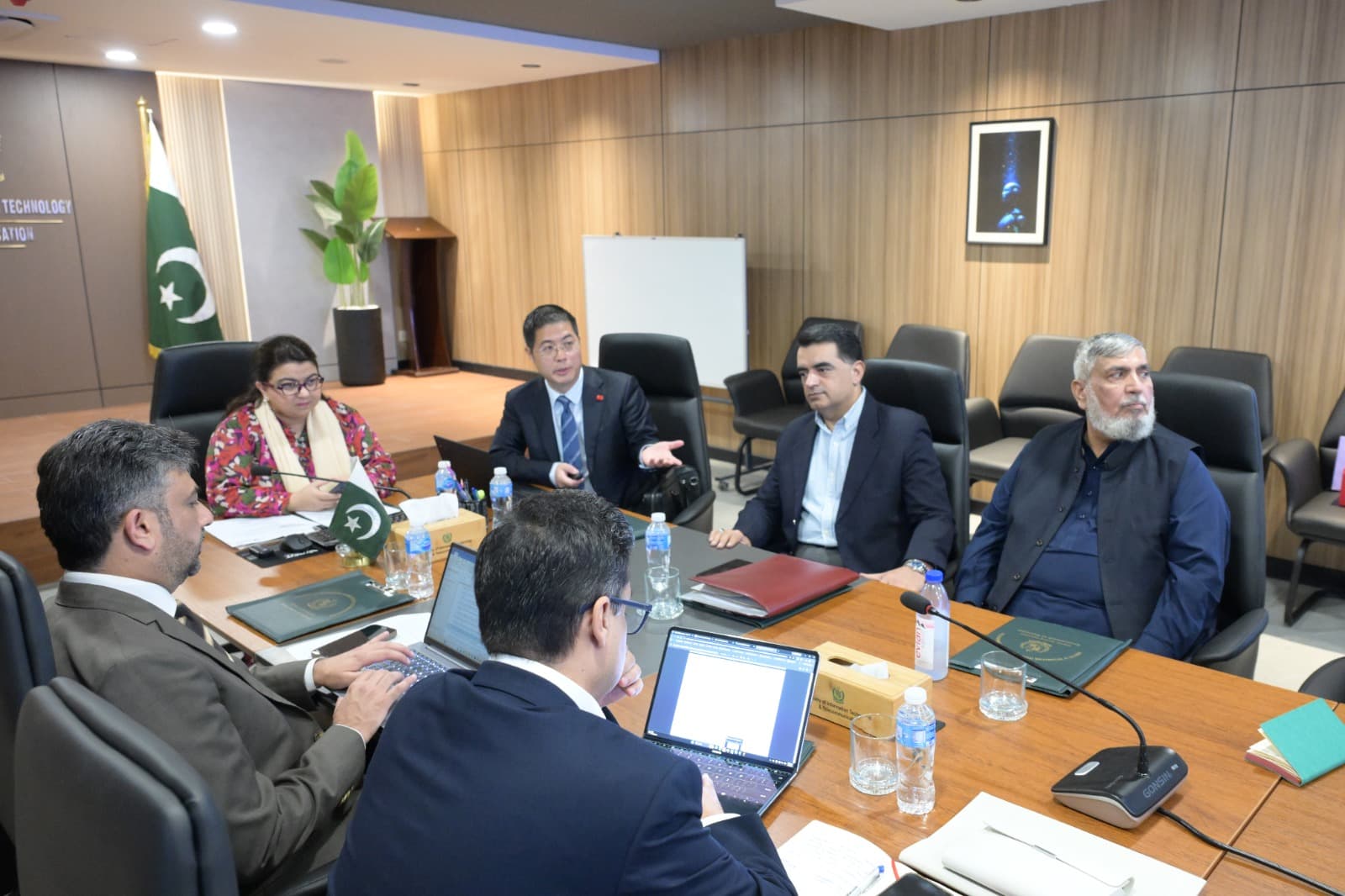 Chinese Delegation Visits — photograph 14 of 20