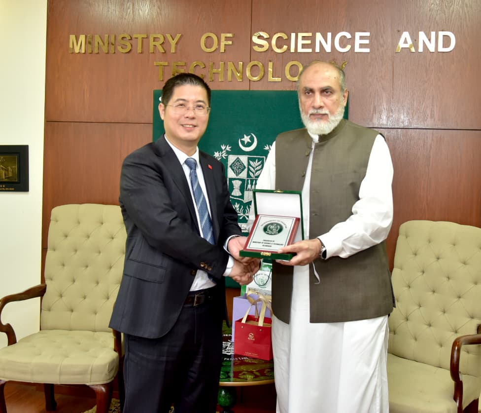 Ministry of Science and Technology Visit — photograph 9 of 14