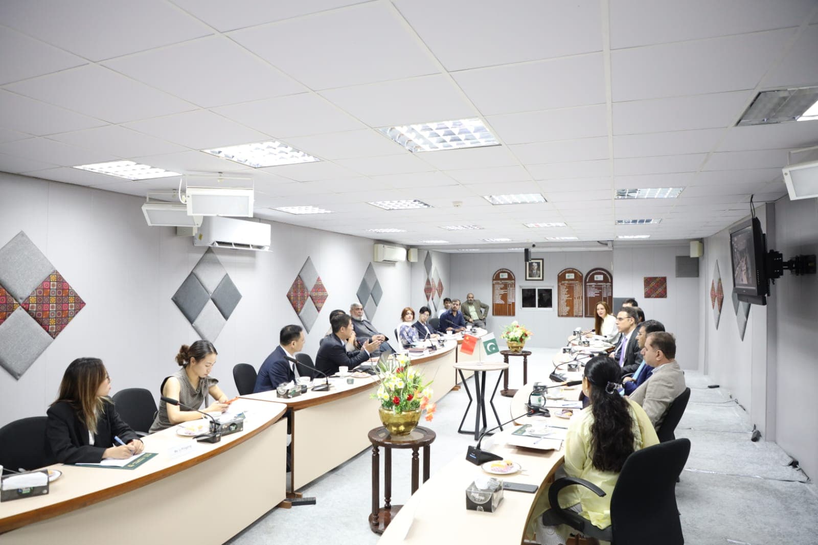 Chinese Delegation Visits — photograph 20 of 20